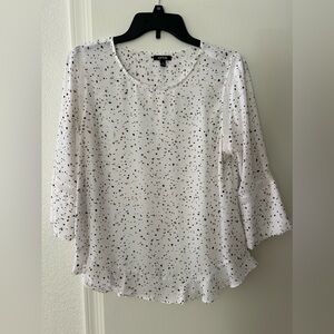 Apt. 9 White 3/4 Sleeve Top Shirt. Size Medium.